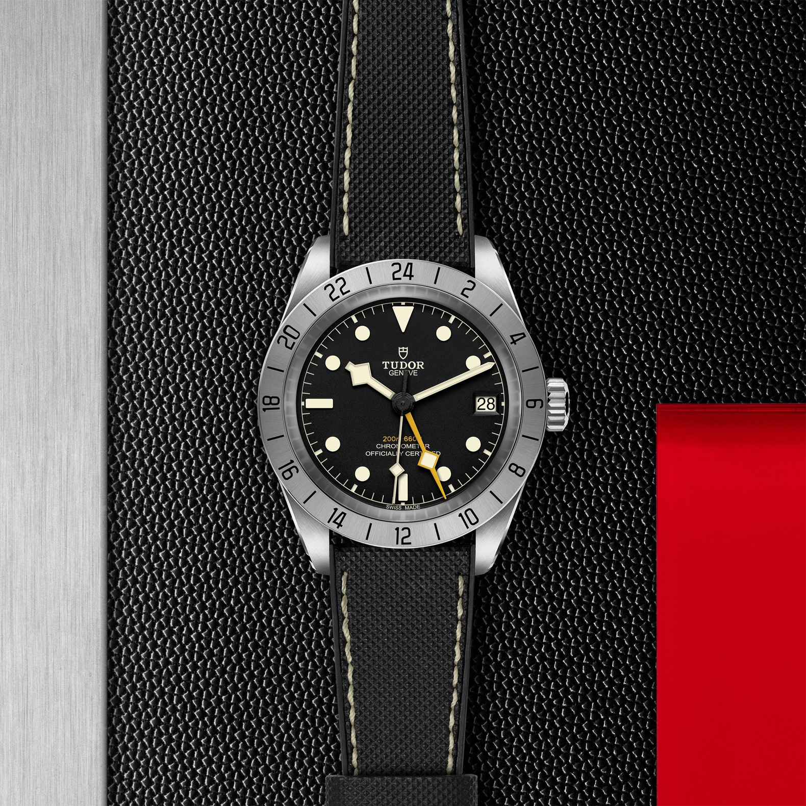 TUDOR Black Bay Pro Boîtier en acier 39 mm Bracelet hybride caoutchouc et cuir – Image 4