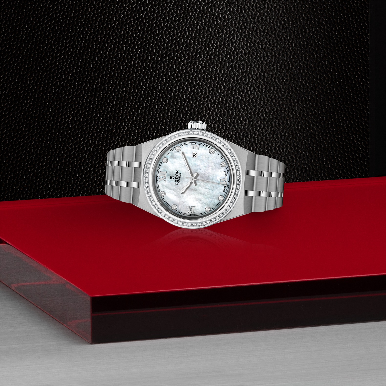 TUDOR Royal Boîtier en acier 28 mm Lunette sertie de 60 diamants Cadran Nacre blanche serti de diamants – Image 3