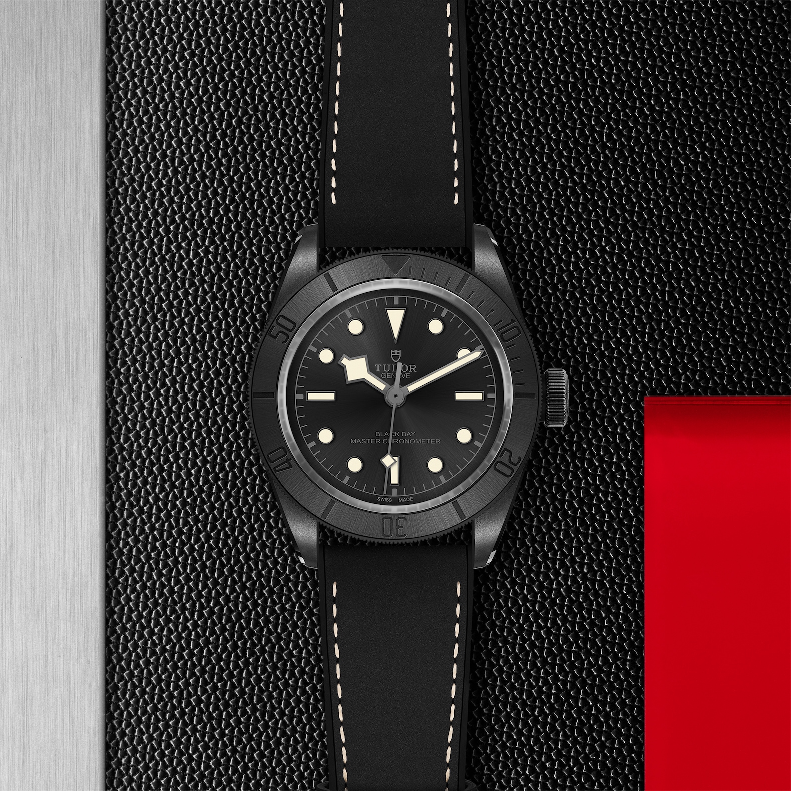 TUDOR Black Bay Ceramic Boîtier en céramique 41 mm Cadran Noir Bracelet hybride cuir et caoutchouc – Image 4
