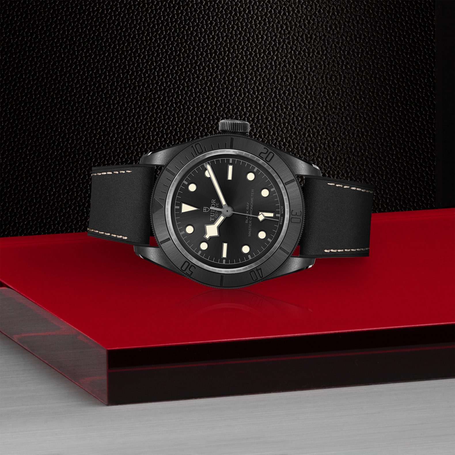 TUDOR Black Bay Ceramic Boîtier en céramique 41 mm Cadran Noir Bracelet hybride cuir et caoutchouc – Image 3