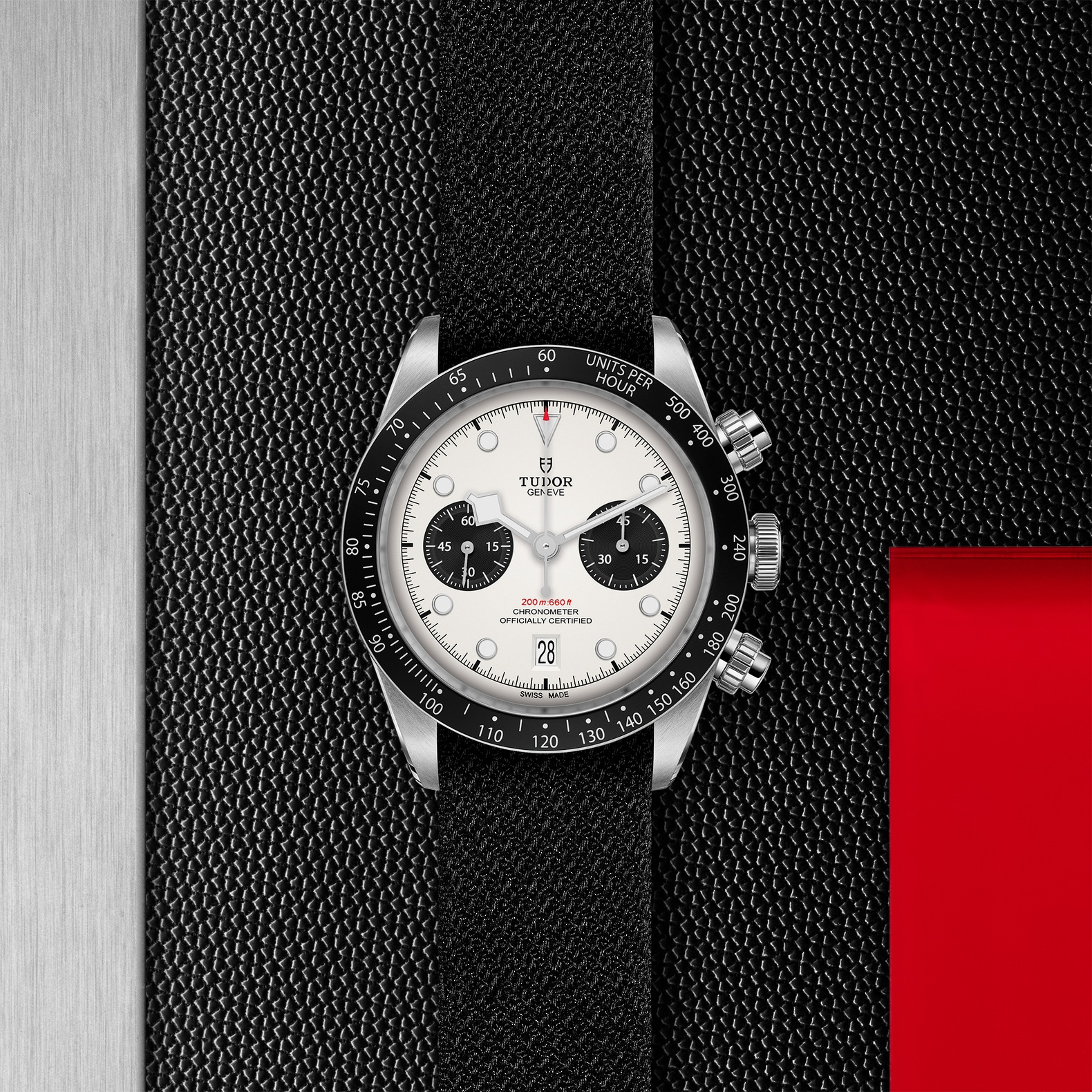 TUDOR Black Bay Chrono Boîtier en acier 41 mm Cadran Opalin avec des compteurs noirs Bracelet en tissu noir – Image 4
