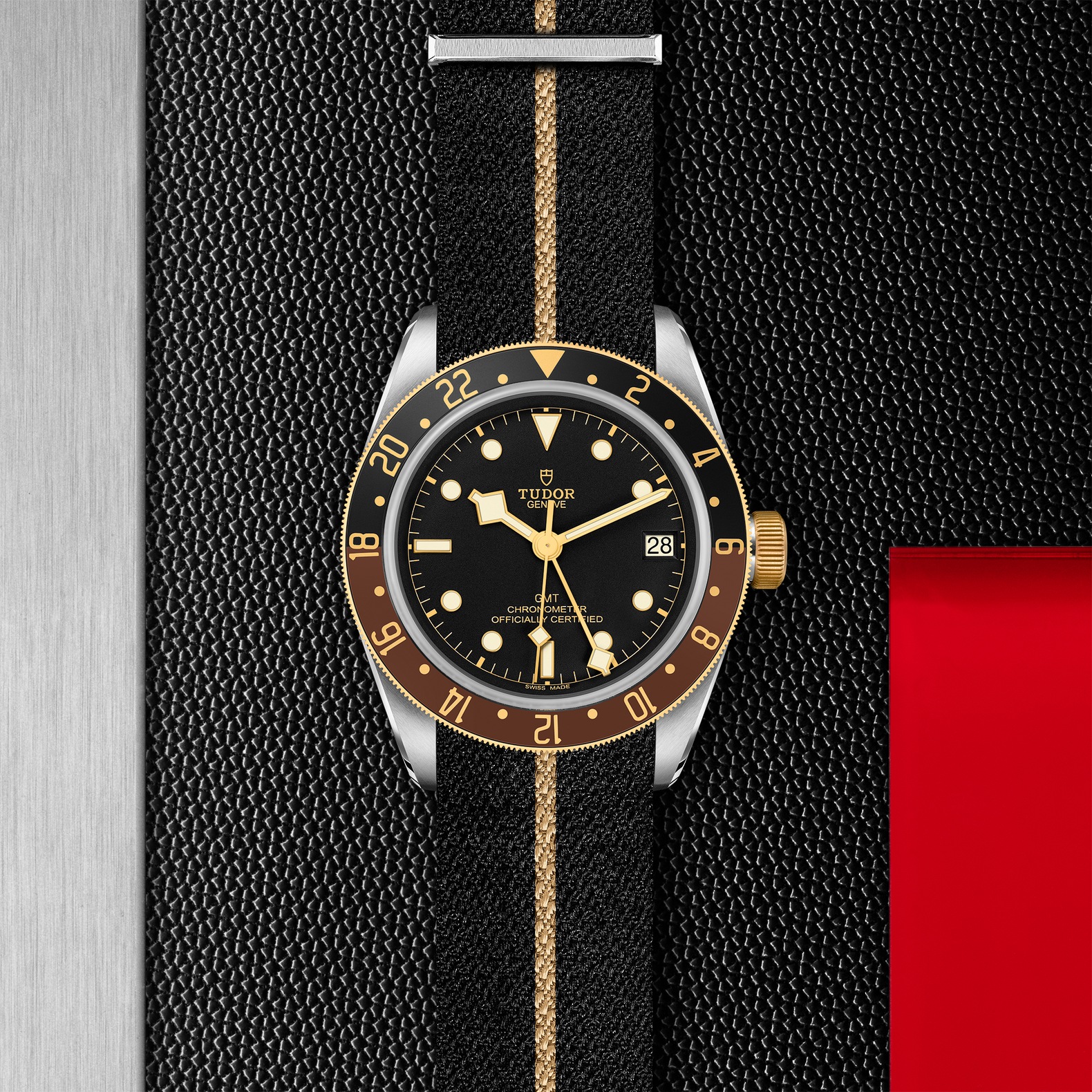 TUDOR Black Bay GMT S&G Boîtier en acier 41 mm Cadran Noir Bracelet en tissu noir avec bande beige – Image 4