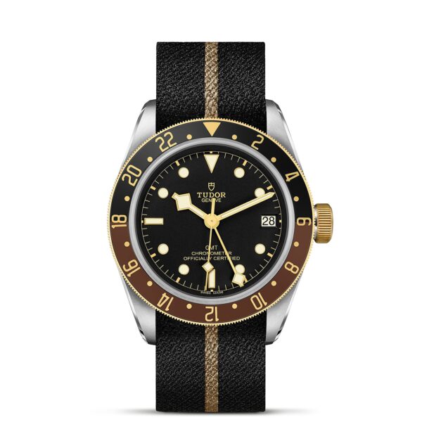 TUDOR Black Bay GMT S&G Boîtier en acier 41 mm Cadran Noir Bracelet en tissu noir avec bande beige