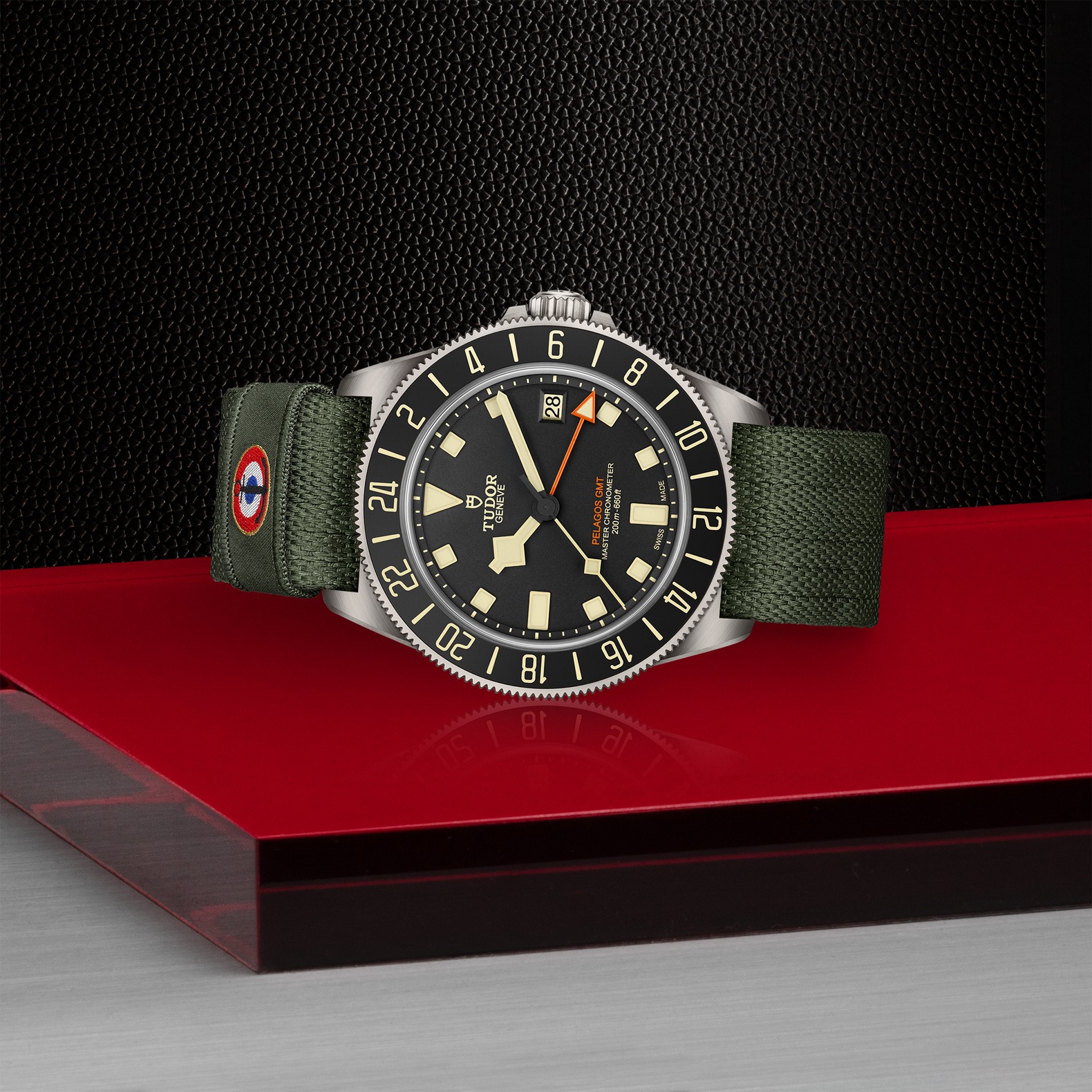 TUDOR Pelagos FXD GMT Zulu Time Boîtier en titane 42 mm Bracelet en tissu vert – Image 3