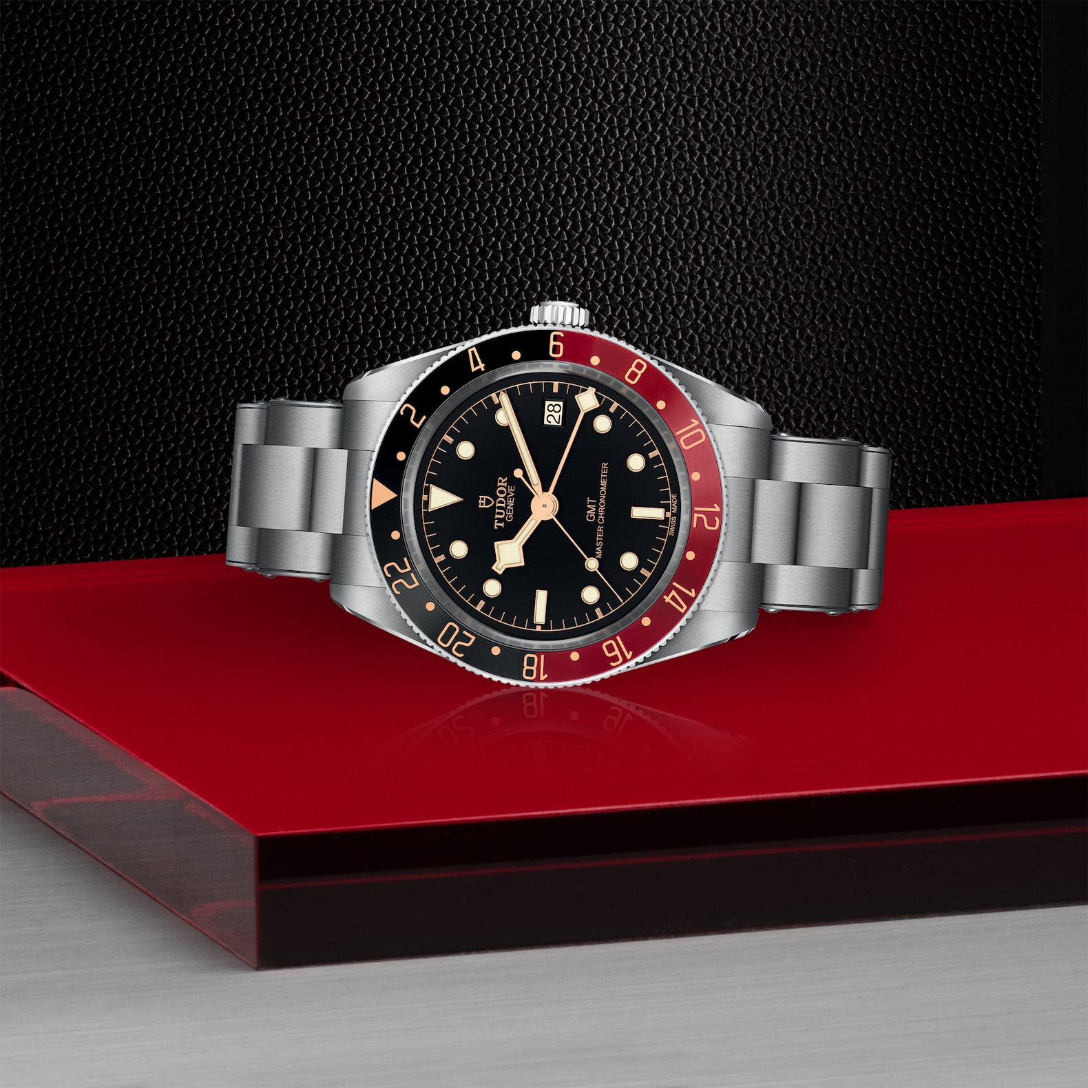 TUDOR Black Bay 58 GMT Boîtier en acier 39 mm Bracelet en acier Cadran Noir Lunette noir et bordeaux – Image 4