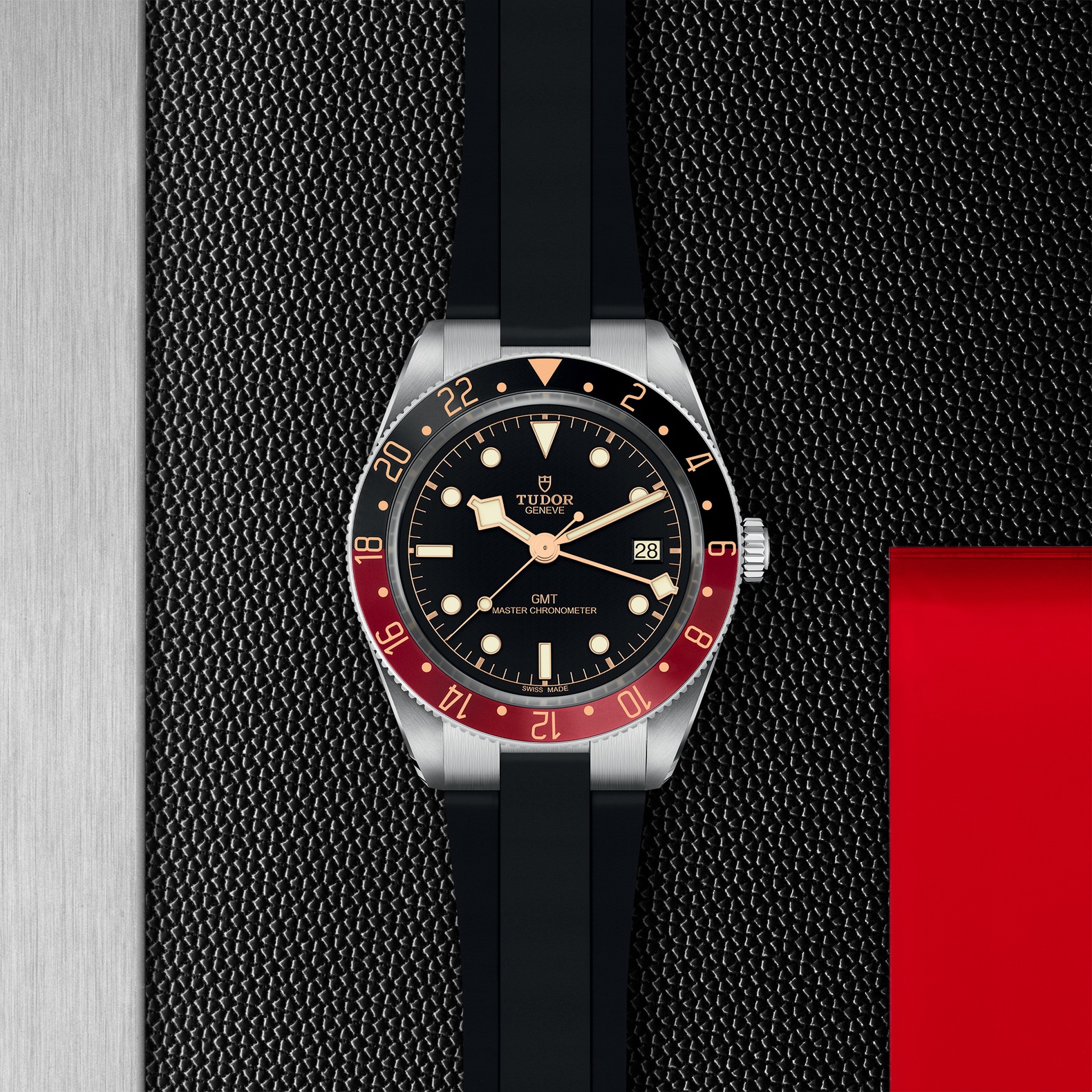 TUDOR Black Bay 58 GMT Boîtier en acier 39 mm Bracelet en caoutchouc Cadran Noir Lunette noir et bordeaux – Image 3