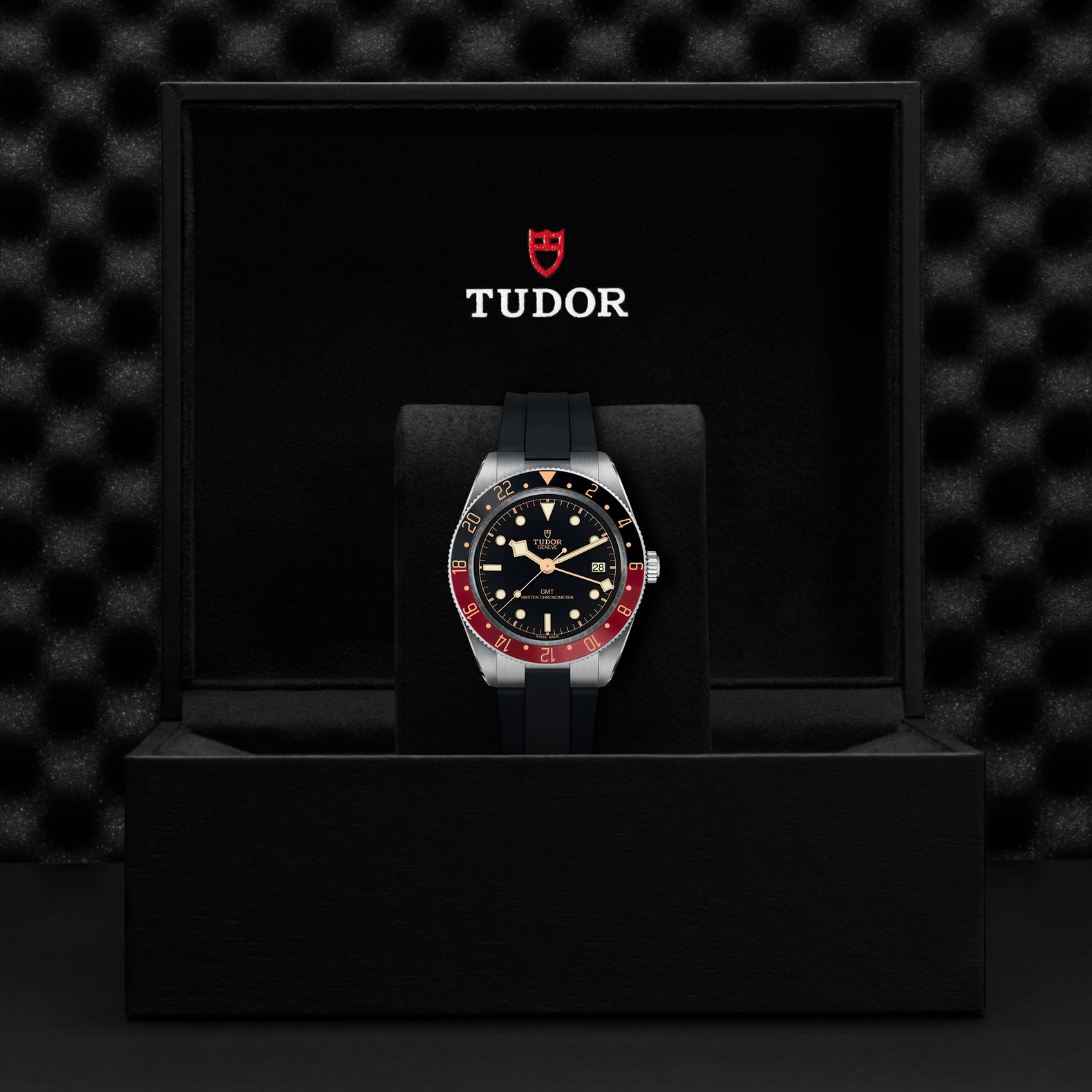 TUDOR Black Bay 58 GMT Boîtier en acier 39 mm Bracelet en caoutchouc Cadran Noir Lunette noir et bordeaux – Image 2